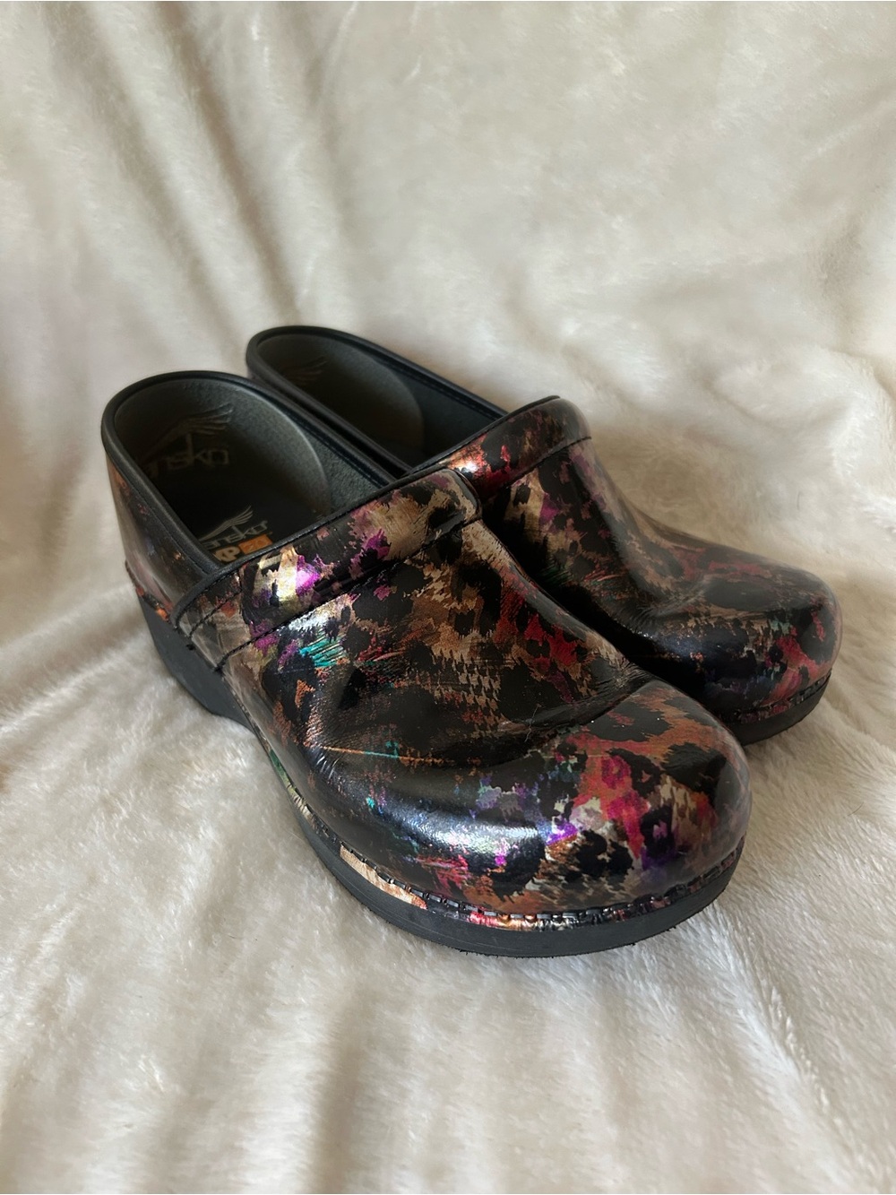 Dansko XP 2.0 patent leather leopard mix print clogs womens 39 US 8.5-9